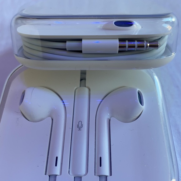 EarPods with 3.5mm Headphone Plug - Picture 5 of 6